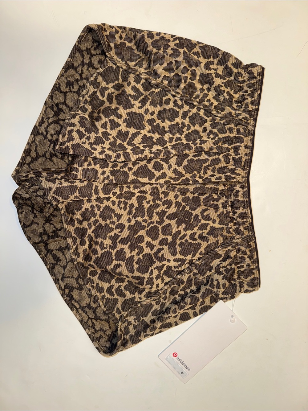 Lululemon Swifty Mid-Rise Short 3” Leopard Print Size 6